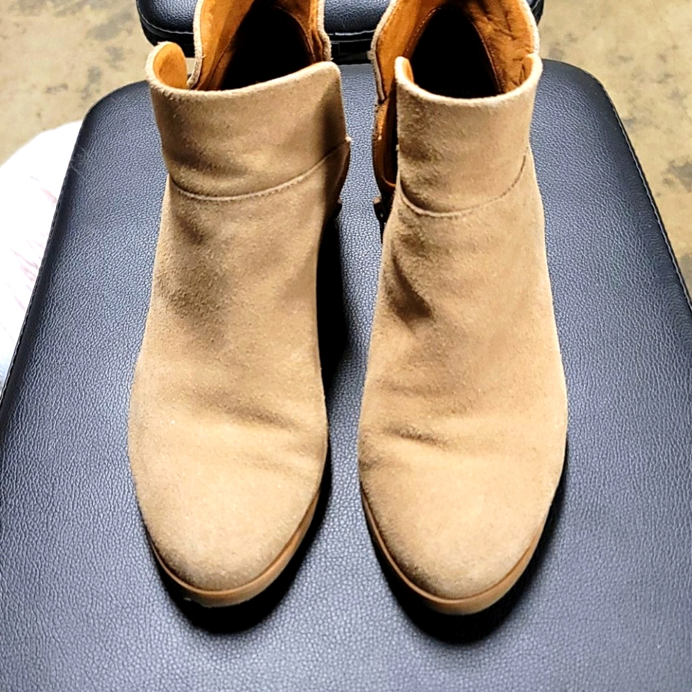 Crown Vintage tan booties